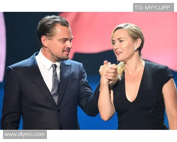 粉丝与足球明星亲密互动揭秘如何拉近彼此距离与情感连接